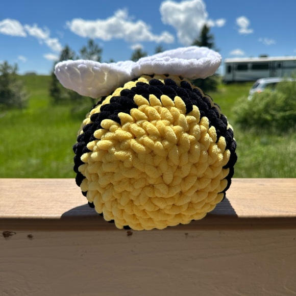 Handmade bee plush - Picture 3 of 5